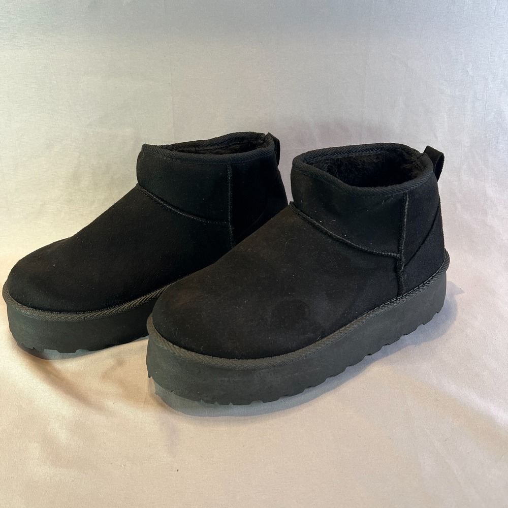 Charlotte Russe Snow Boots Womens 9 Black Suede Pull On Platform Ankle Boots